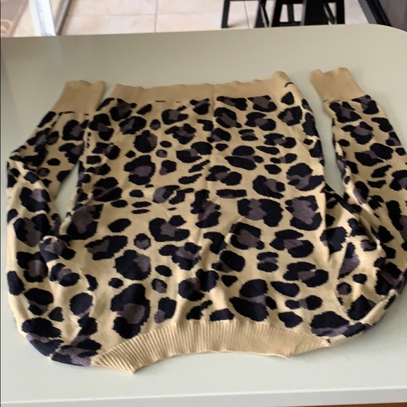 Express sweater - Picture 3 of 3